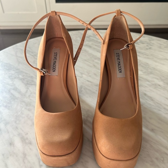 Steve Madden Camel Platform Pumps - Picture 1 of 3